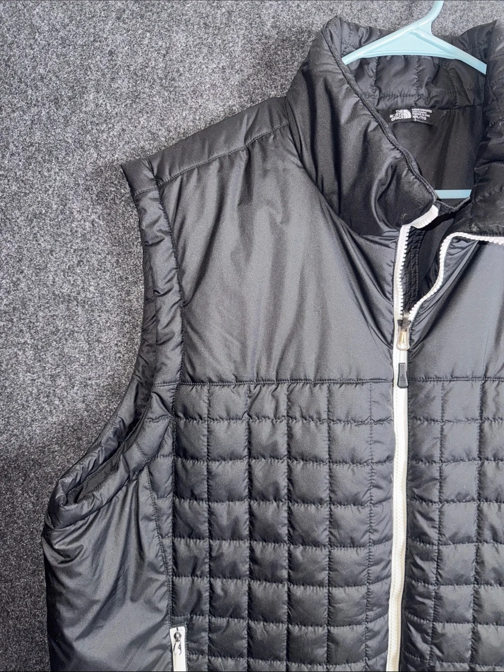 The North Face Black Quilted Insulated Men's Vest with Contrast Zipper